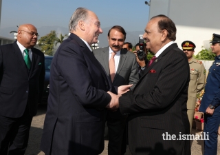 Mawlana Hazar Imam is welcomed by President Mamnoon Hussain, upon his arrival at the Presidency