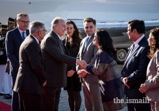 Mawlana Hazar Imam is welcomed to the United States by President Banoo Minaz Fazal and leaders of the Jamati institutions.