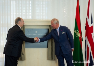 Mawlana Hazar Imam and HRH The Prince of Wales unveil a plaque to commemorate the opening of the Aga Khan Centre on 26 June 2018.