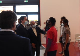 AKDN Diplomatic Representative Nazim Ahmad introduces residential students to the Portuguese Secretary of State for Foreign Affairs and Co-operation Francisco André, and the delegation.