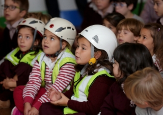 Students at Queen Elizabeth School in Lisbon watch the FOCUS ShakeOut presentation. JOSÉ CARIA