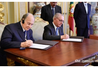 Mawlana Hazar Imam and Portugal’s Minister of State and Foreign Affairs, Rui Machete, sign a landmark agreement establishing a formal Seat of the Ismaili Imamat in Portugal, on June 4, 2015.