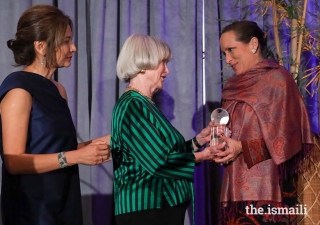 Princess Zahra is presented with the Huffington Award by Nancy C. Allen, Honorary Co-Chair and Asia Society Center Board Member, and Bonna Kol, President of the Asia Society Texas Center.