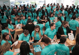 Over 500 volunteers gathered to prepare over 60,000 welcome bags in a single day in advance of the Mulaqat.