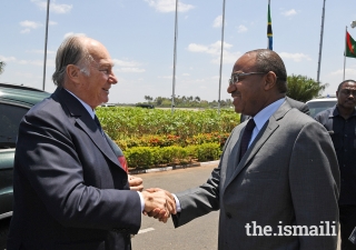 Mawlana Hazar Imam is greeted by Tanzania's Defence Minister Hon. Hussein Mwinyi upon his arrival at Julius Nyerere Airport before departing Tanzania.