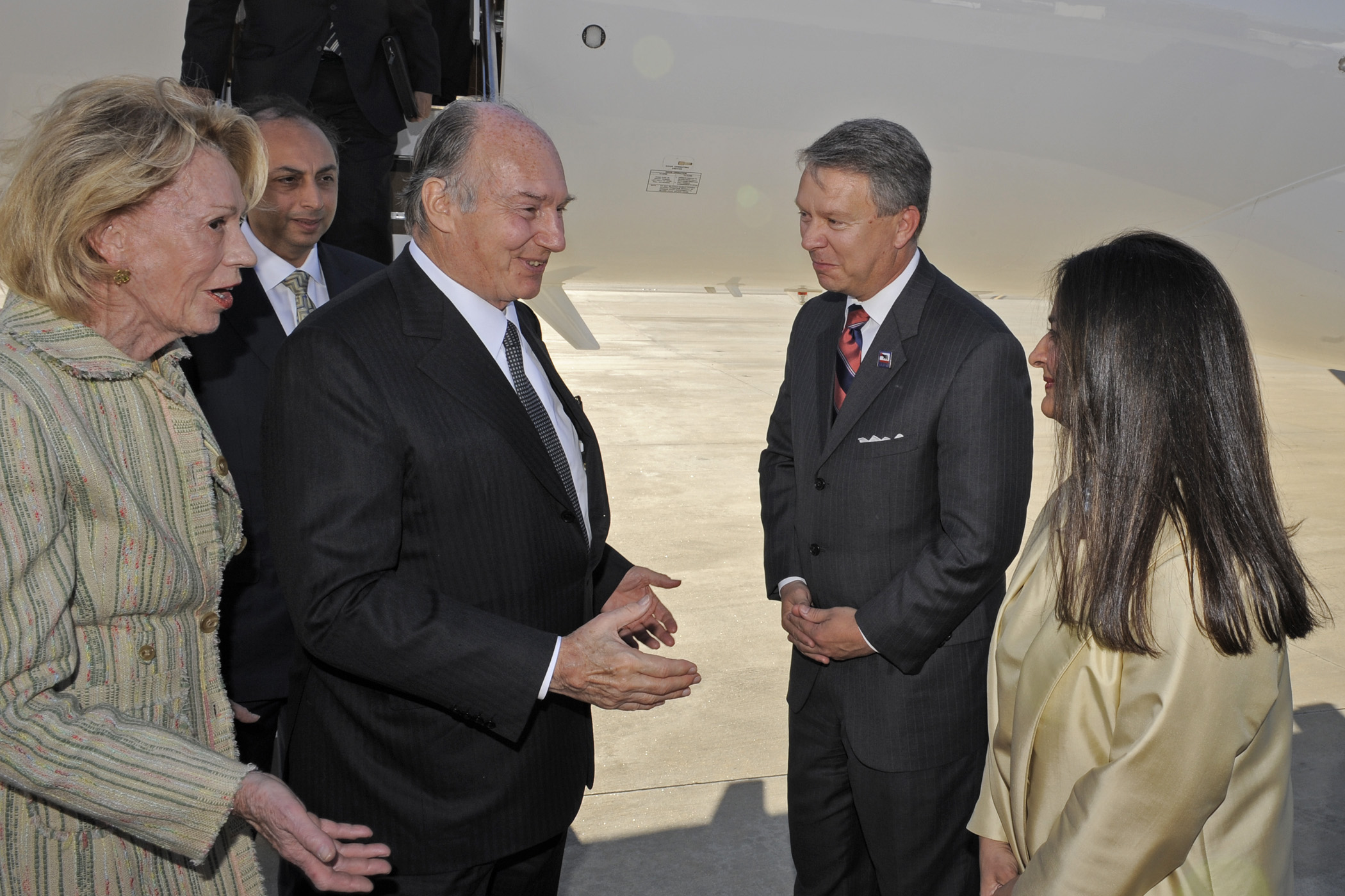 Upon arriving in Los Angeles, California, Mawlana Hazar Imam is greeted by Charlotte Schultz, Chief of Protocol and Will Fox, Deputy Chief of Staff from the office of the Governor of California, as well as President Samia Rashid and other leaders of the Ismaili Council for Western USA. Photo: Gary Otte