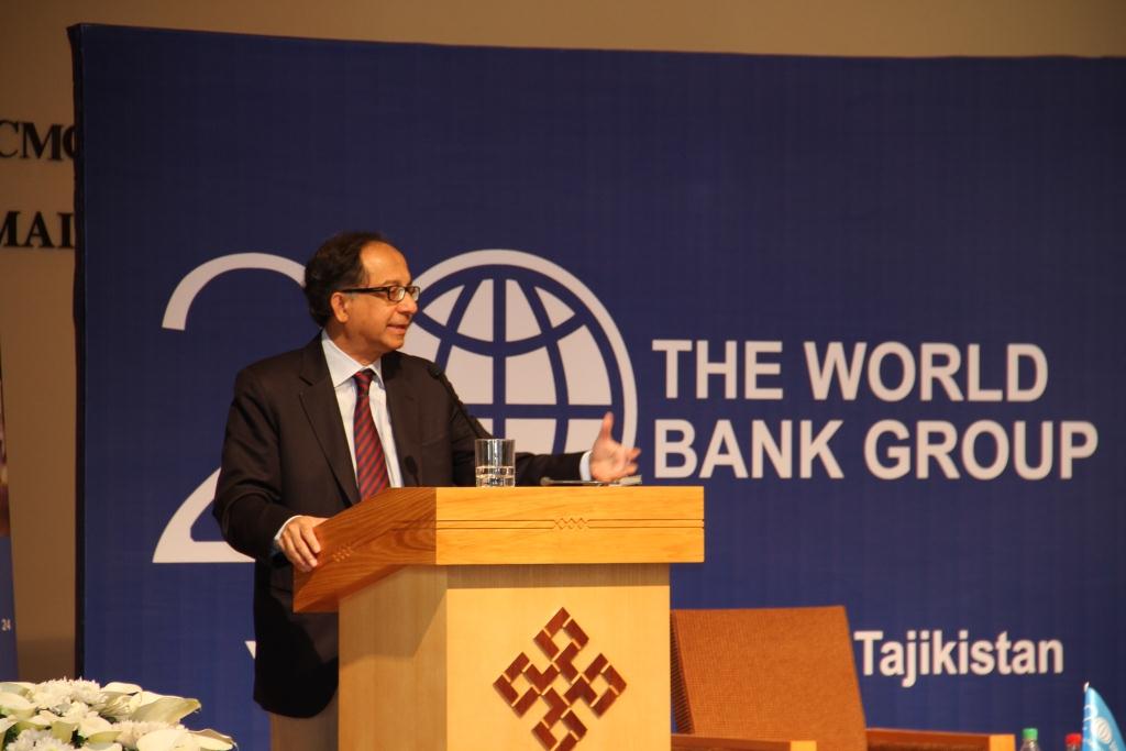 Kaushik Basu, World Bank Chief Economist and Senior Vice President for Development Economics, speaking at the Ismaili Centre, Dushanbe. Courtesy of the Ismaili Council for Tajikistan