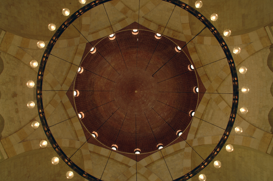 Illumination in concentricity: the chandelier of the main dome. Photo: Gary Otte