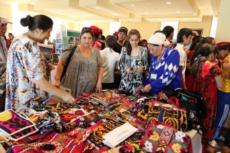 Visitors to the Ismaili Centre, Dushanbe admire some of the handicraft items produced by local organisations in GBAO, which are supported by the AKDN Mountain Societies Development Support Programme. Photo: Natasha Merali