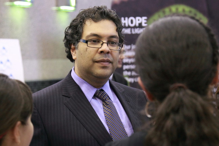 Mayor Nenshi speaks with students at the 22 March World Water Day celebration hosted by the Calgary-based Centre for Affordable Water and Sanitation Technology. Photo: Courtesy of Mayor Nenshi and Team