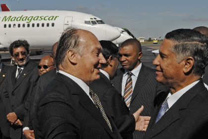 Mawlana Hazar Imam at Ivato airport bidding farewell to the President of the National Assembly of Madagascar, Jacques Sylla before boarding his plane. Photo: AKDN/Gary Otte